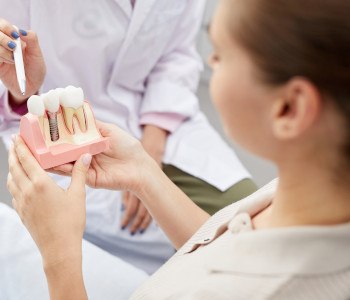 Patient holding model of dental implant